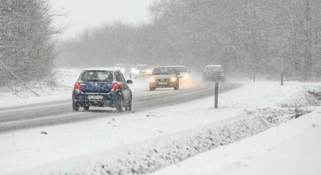 Hétfőtől komoly havazás jön, több területre figyelmeztetést adtak ki
