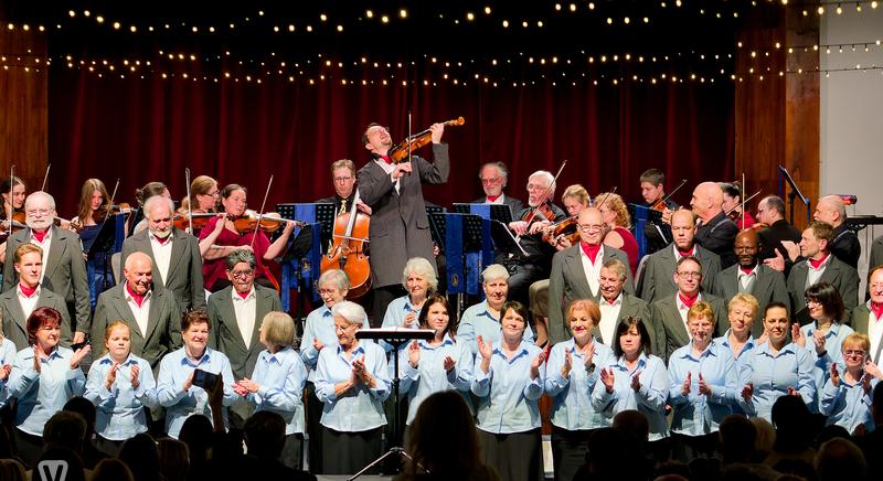 Boldog keringők, táncos ritmusok - A Kőszegi Vonósok újévi koncertje a Lovagteremben (videóval)