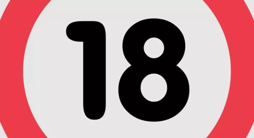 Tanárnéniset akar játszani, kirakta csábító melleit a szőke vadmacska