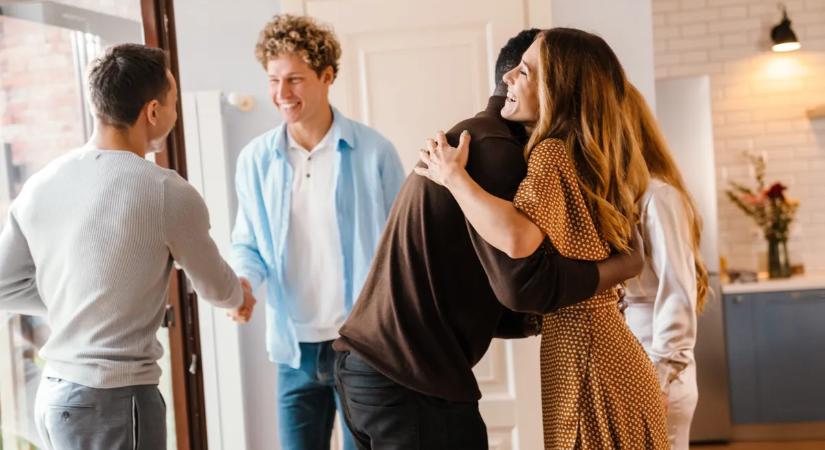 Amit nem illik tenni vendégségben – 13 alapvető illemszabály