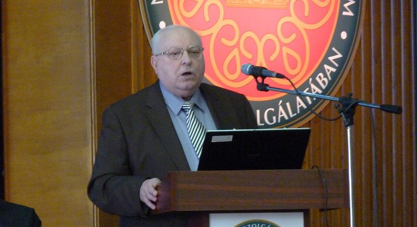 Elhunyt Drábik János közbíró