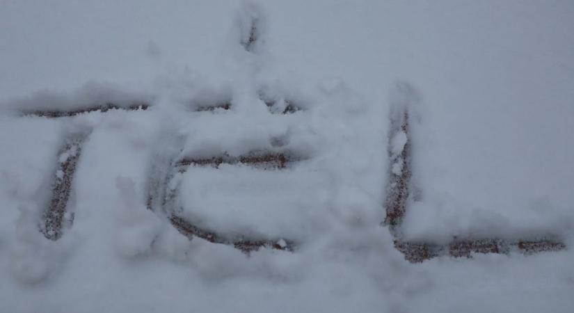 Mielőtt autóba ülne: itt vannak a hétfő reggeli legfontosabb útinformációi, dugul az autópálya!