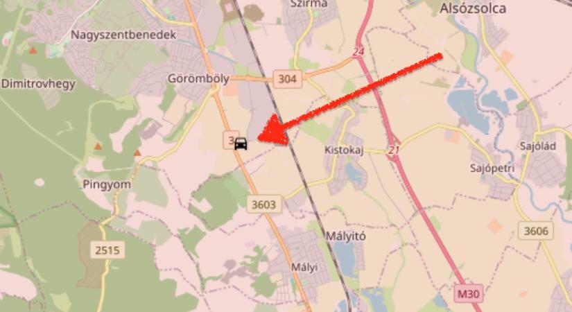 Karambol: roncsba szorult egy ember Miskolcnál