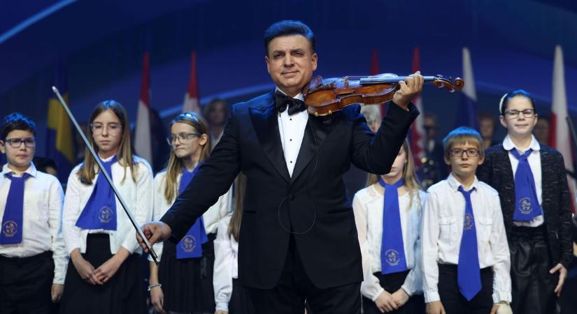 Nagyszabású gálakoncerttel kápráztatta el a kaposvári közönséget Mága Zoltán