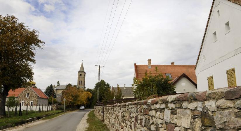 Oszkó Péter garantálja, hogy nem lesz a NER-é az a balatoni épülete, amit már mindenki Orbán Ráhellel köt össze