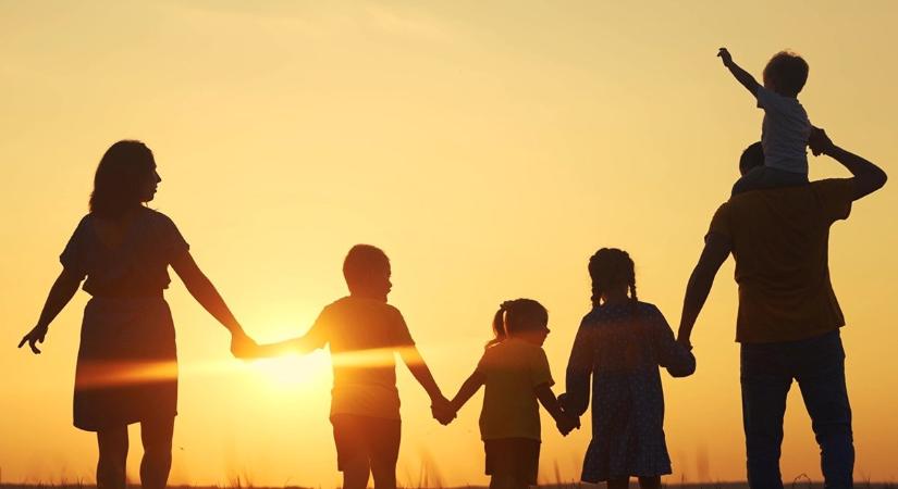 NAV: már elérhetők az édesanyáknak és a családoknak járó kedvezményekről szóló adóelőleg-nyilatkozatok