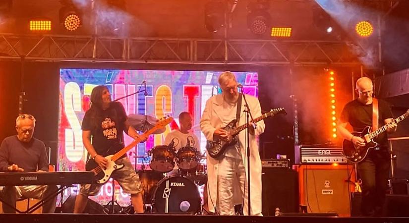 Üzent a debreceni zenekar a közönségnek – videóval