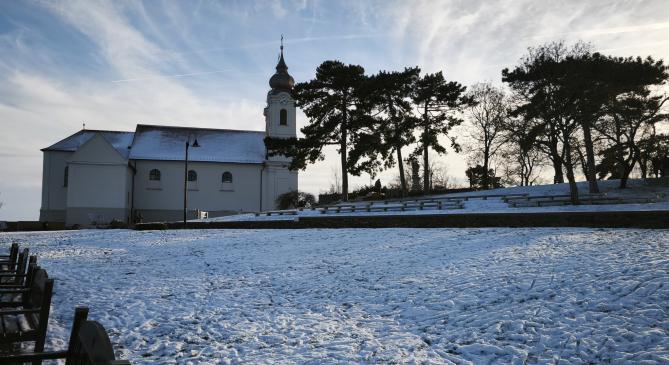 -14 fok alá csúsztunk hajnalban