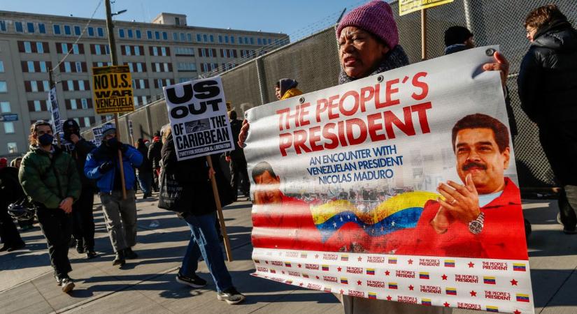 Már megjelentek a kommunisták is – Gulyás Virág Brooklynban, Maduro börtönénél forgatott: felizzottak az indulatok