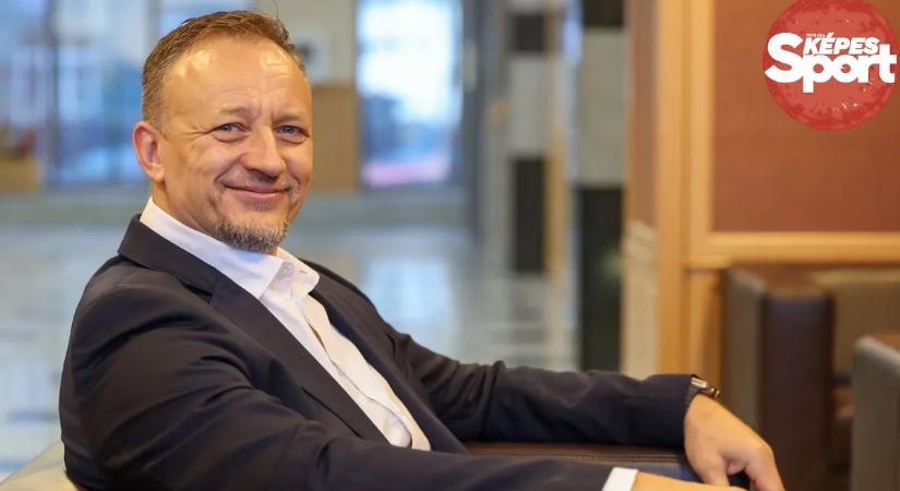 Varga Zsolt: És akkor Molnár Papesz megbökött, mondj valamit…!