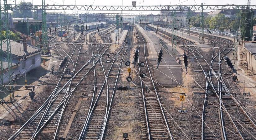 Tragédia a Dunántúlon: a vasúti sínek mellett találtak holtan egy férfit