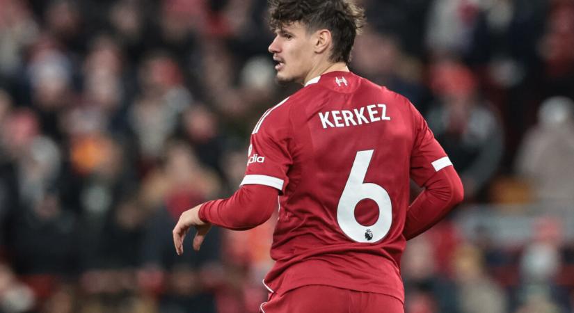 A Liverpoool legendája újra nekiment Kerkez Milosnak, ami után kiakadtak a szurkolók