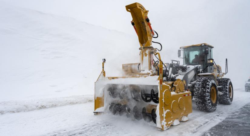 Lázár János riadót fújt: brutális havazás jön, minden gépet bevetnek, de mi lesz a MÁV-val?