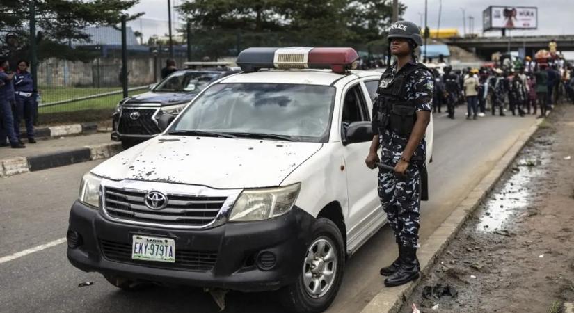 Válogatás nélkül tüzeltek a fegyveresek, túszokat is vittek – videó
