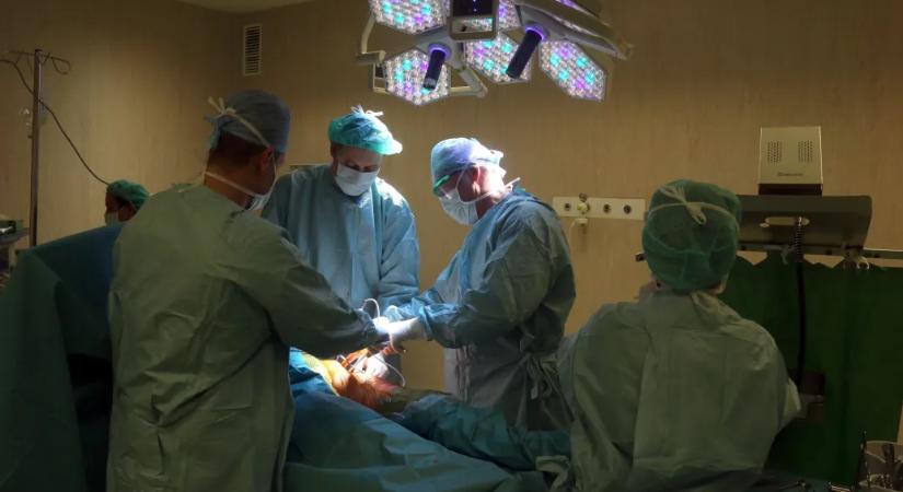 Szaruhártyaműtétekre több mint egy évet, térprotézisre közel tíz hónapot kell várni átlagosan jelenleg