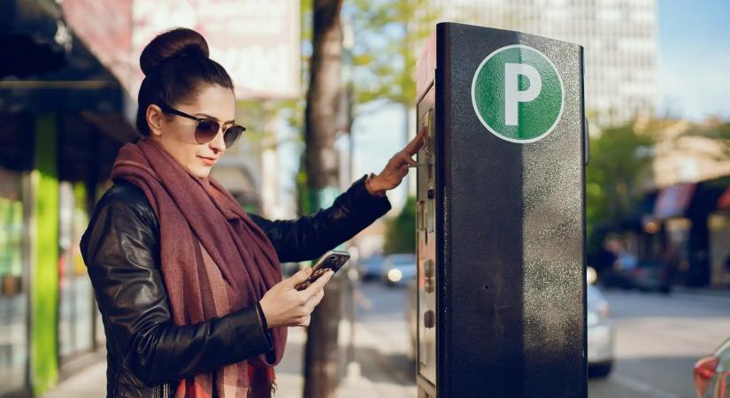Parkolás 2026-ban: több városban megszűnt a kedvezmény a zöld rendszámos autóknak
