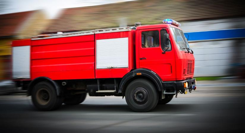 Két autó karambolozott, lezárták az érintett szakaszt