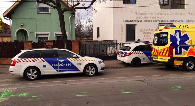 Rengeteg a baleset Budapest környékén: Veresegyházon gyalogost gázoltak el, a 2-es főúton frontálisan ütközött két autó
