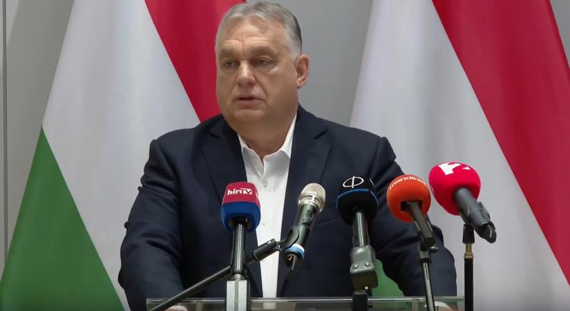 Orbán Viktor kiáll az újságírók elé, mi megpróbálunk kérdezni