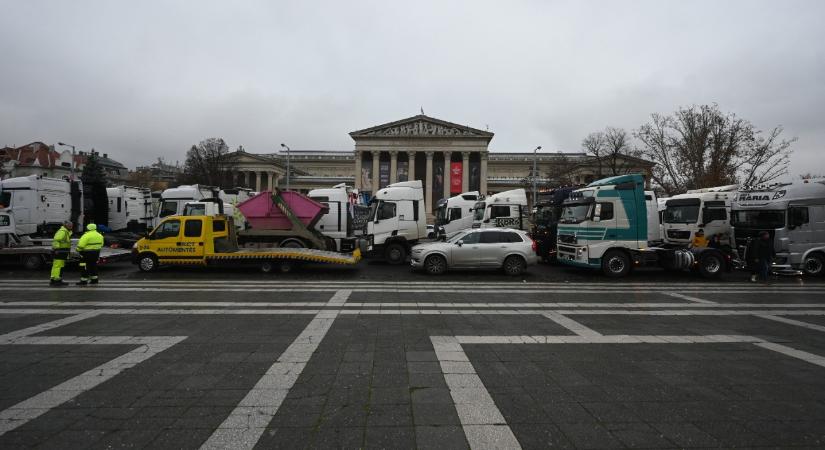 Újabb demonstrációt lengettek be a magas útdíj miatt a fuvarozók