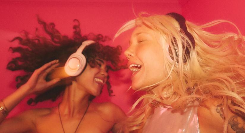 CES 2026: Cserélhető akkumulátoros fejhallgatót mutat be a Fender