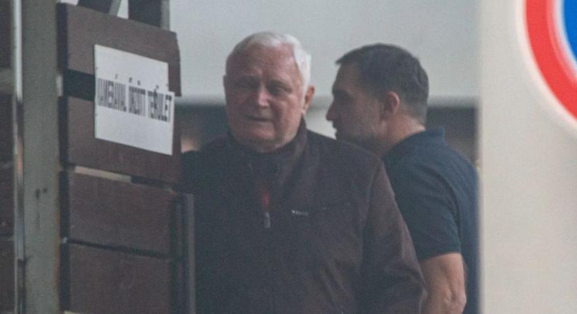 Magyar Péter hiába keneget: a Tisza központjába jár „ukázért” az adóemelést óhajtó Kéri, íme az exkluzív fotó