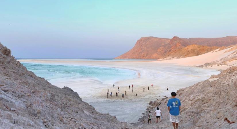 Hat turista elutazott egy arab-tengeri szigetre – most nem tudnak hazamenni, minden járatot töröltek