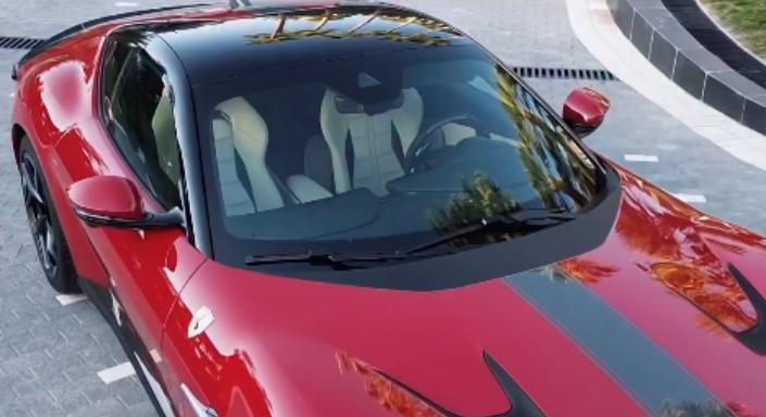 Az első nagy villantás 2026-ban: 160 milliós csúcs-Ferrarit újított be a sztárfocista