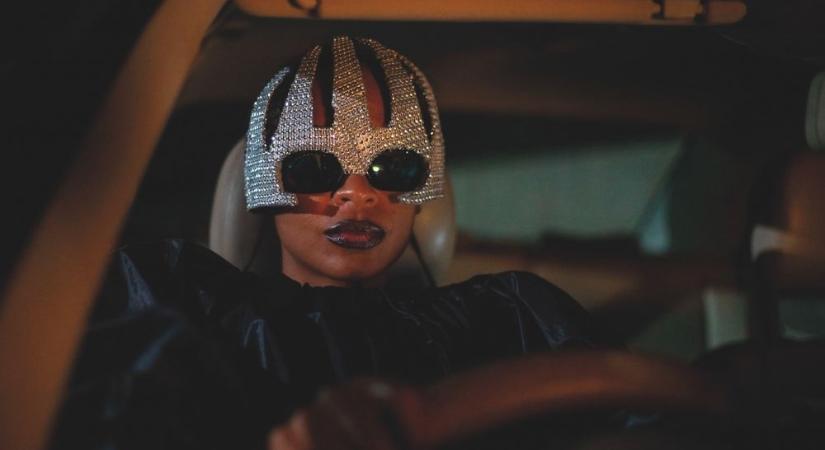 Gyöngytyúk: Családom árnyékában (kritika)