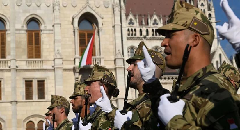 Jelentősen bővülnek a Magyar Honvédség illetményen kívüli juttatásai