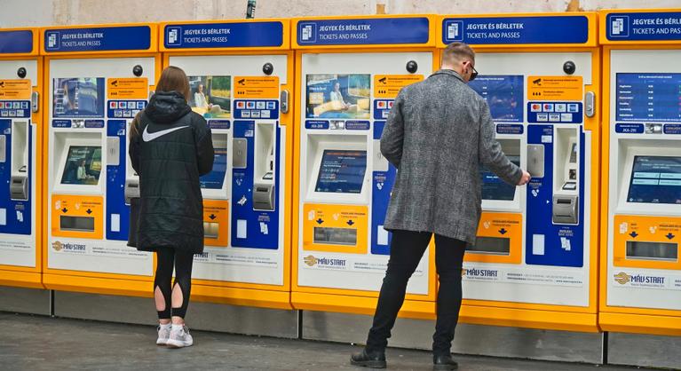 Fennakadásokkal indul az év a MÁV-nál: meghibásodott a jegyértékesítési rendszer