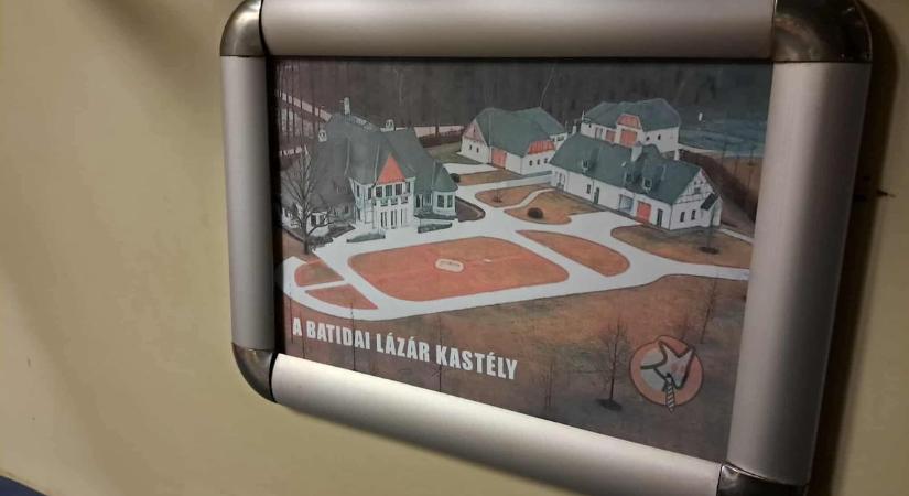 Hatvanpuszta és Lázár batidai kastélyának fotóit tették vasúti fülkékbe a kutyapárt politikusai