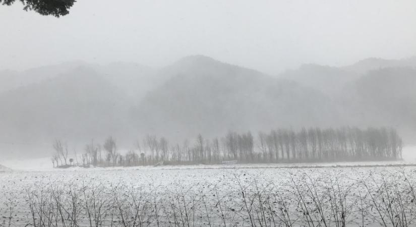 Több hullámban érkezik az újabb havazás