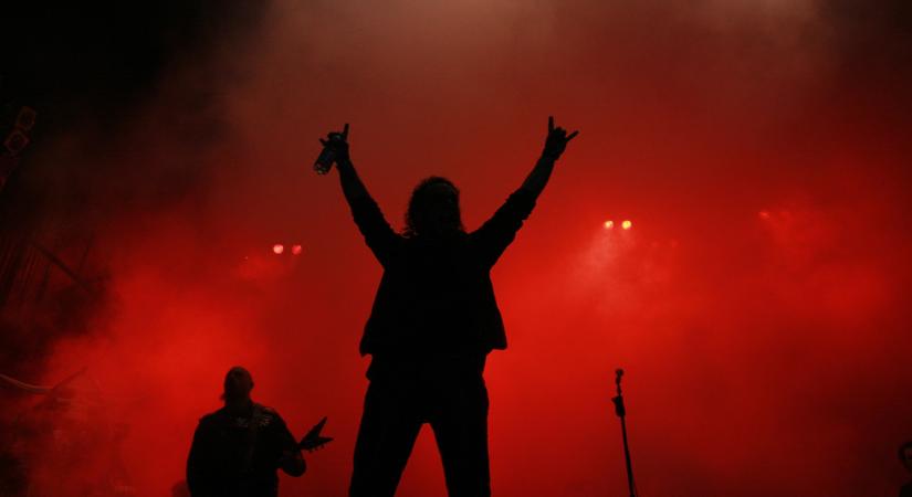 Drámai napok után ébredt fel: mesterséges kómában tartották az Omega gitárosát