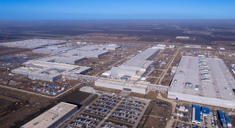 Tűz ütött ki ma a BMW debreceni telephelyén