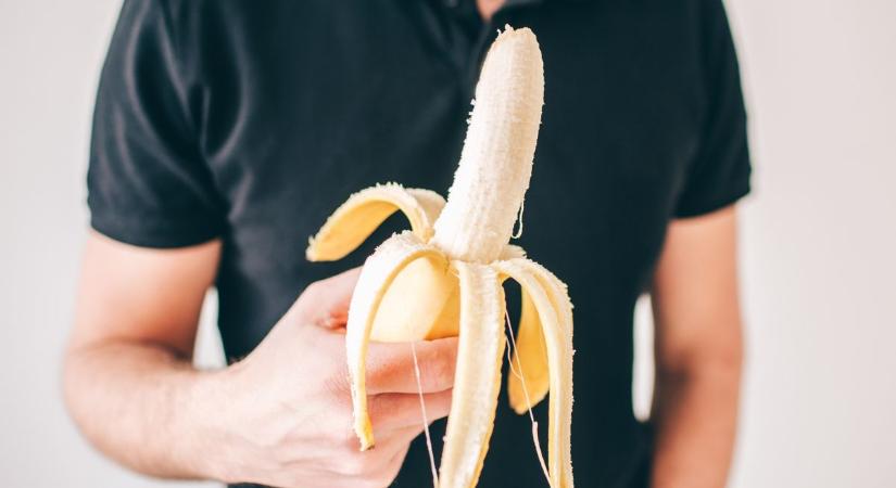 Vannak, akik undorodnak tőle, mások megeszik – tényleg le kell szedni a banán „szálait”?