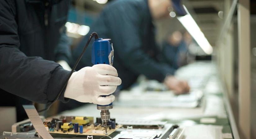 Kilenc hónapos mélypont: a cégek sodródnak a gyengülő euróövezeti feldolgozóiparban