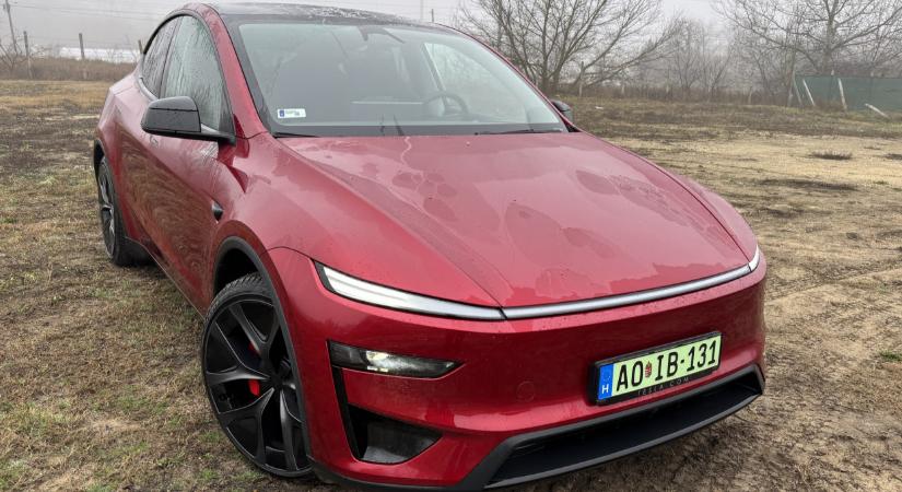 Teszten Elon Musk legújabb dobása: alaposan felturbózták a Tesla slágerautóját, 600 lóerővel támad