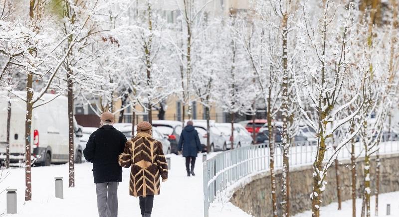 Kolozsvár hó alatt – Bírsággal fenyeget a polgármester a havas járdák és buszmegállók miatt (VIDEÓ)