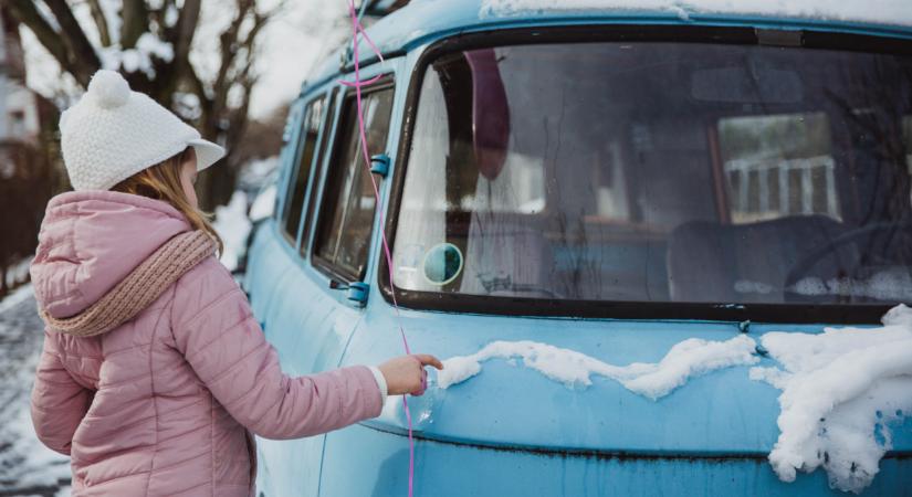 Megérkezett a hó Budapestre: egye több kerületben havazik már