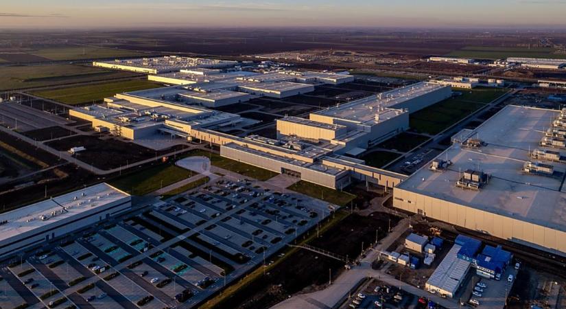 Tűz ütött ki a BMW debreceni gyárának területén