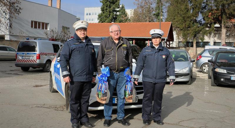 Kaposvári zsarukat díjazott a Magyar Autóklub