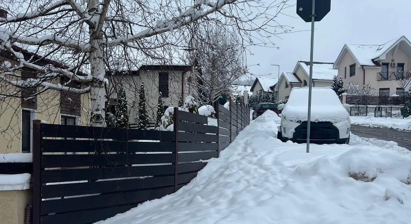 Megbírságolhatják azokat, akik nem takarítják el a havat a járdáról