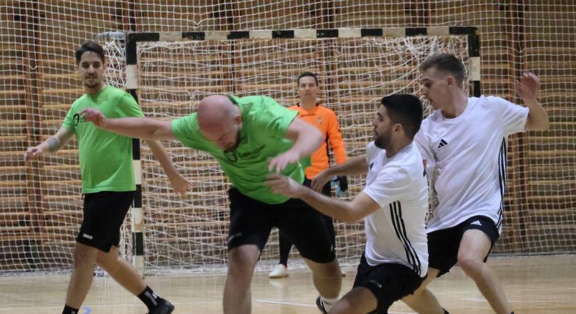 Patikamérlegen mérve nyerte a történelmi teremtornát a Sörpatika (galéria)