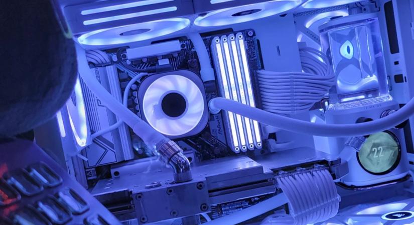 Belép a kompakt folyadékhűtő szettek piacára az ASRock, legalább hatféle modellt jelenthetnek be