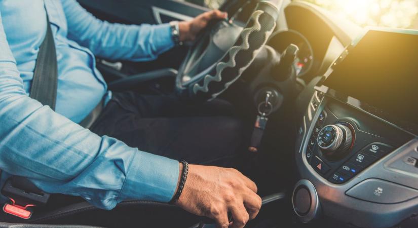 Új szabályok jönnek a KRESZ-ben - ami eddig megszokott volt, most tilos lehet