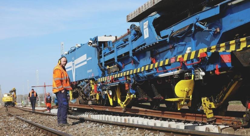 Már nem kell sokat várni: kiderült, mikor indulhat a személyszállítás a Budapest–Belgrád-vasútvonalon