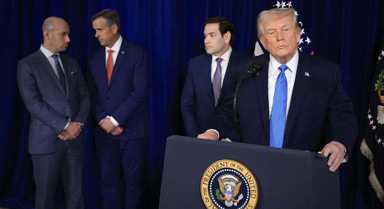 Egyetlen mondattal döntött Donald Trump Latin-Amerika sorsáról, itt a „Donroe-doktrína”