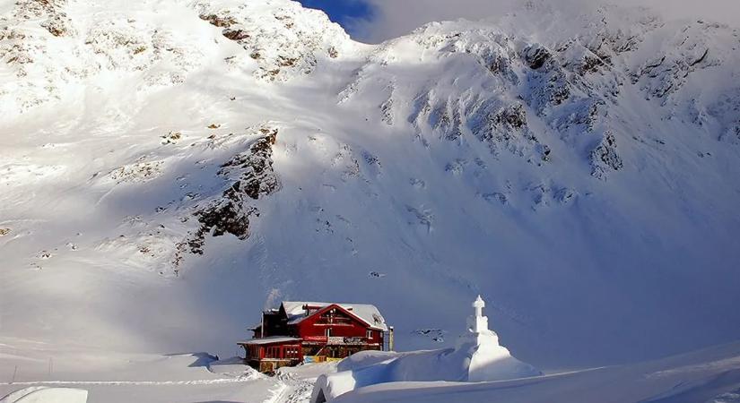 Közel egyméteres hó és lavinaveszély a Fogarasi-havasokban