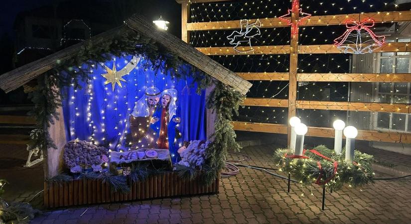 Rejtélyes tűz pusztított Csemő főterén, egy ismeretlen után nyomoz a falu